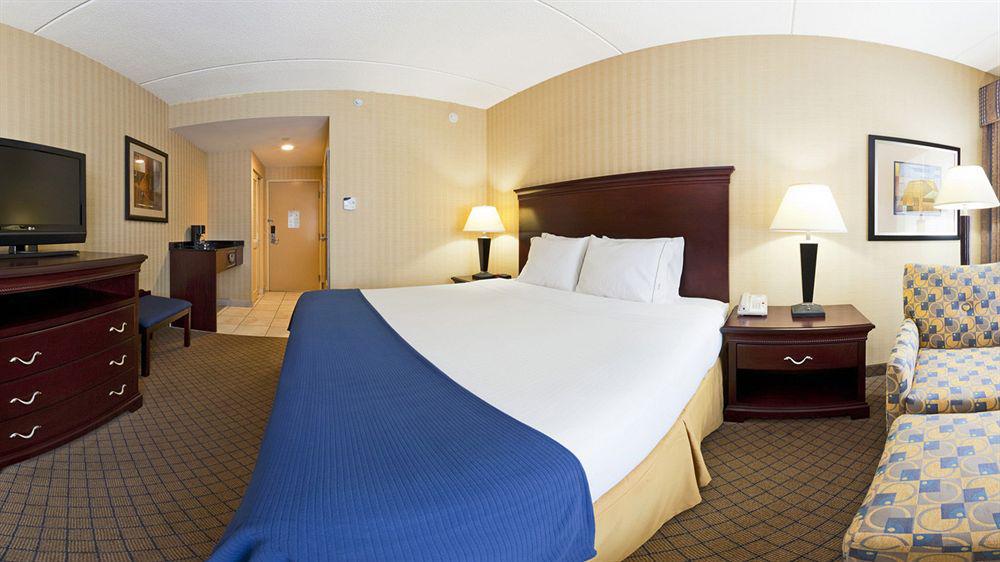 Holiday Inn Express & Suites West Long Branch - Eatontown, An Ihg Hotel Bagian luar foto